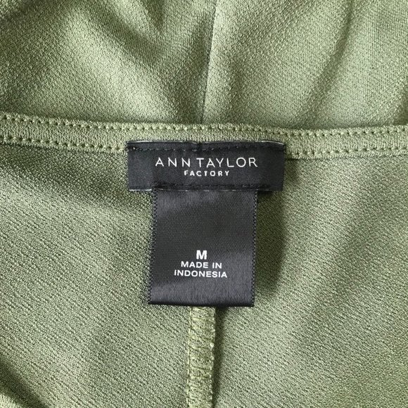Ann Taylor Factory Bell Sleeve Top in Green - Size Medium - Picture 4 of 5